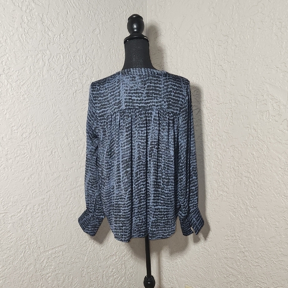 Allison Joy V Neck Blouse - Picture 4 of 4